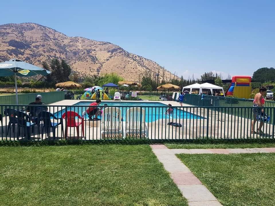 foto piscina gente evento